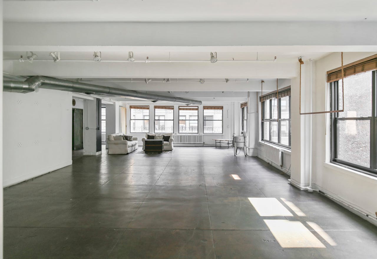 Bright Midtown Showroom - Image 0