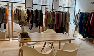 Bright Showroom - Full Rental - Image 1