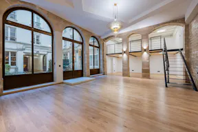 Un showroom élégant dans le Marais - Image 2