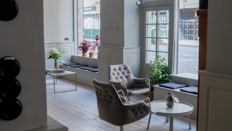 Living Room - Image 2