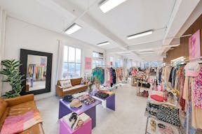 Expansive Skyline Loft - Connected Studio Space - Image 9