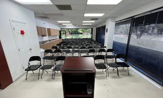 Spacious , quiet and clean room 127 at University of San Jose - Image 12