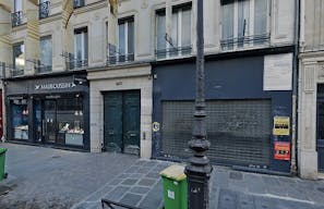 Prime Location Boutique on Rue de Rivoli - Image 2