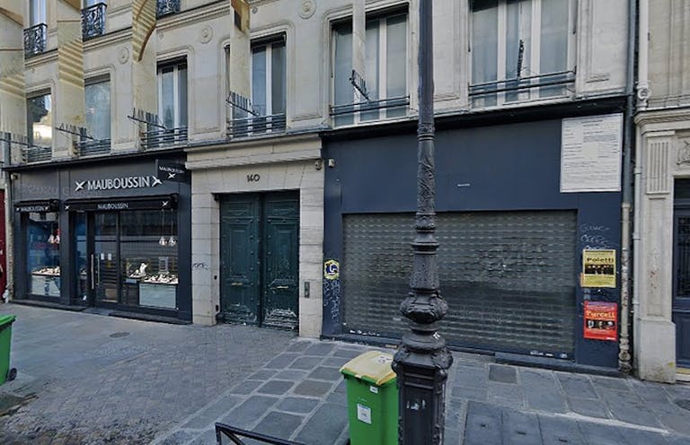 Prime Location Boutique on Rue de Rivoli - Image 2