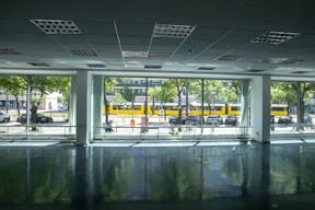 Striking Corner Space on Karl-Liebknecht-Straße with Full-Glass Frontage - Image 0