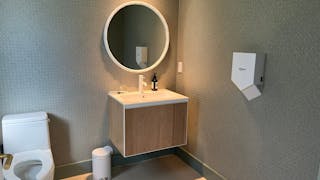 Beautifully Landscaped Backyard at Luxurious MedSpa - Design District - WiFi and Built-in Sound System - Image 8