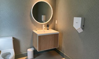 Beautifully Landscaped Backyard at Luxurious MedSpa - Design District - WiFi and Built-in Sound System - Image 8