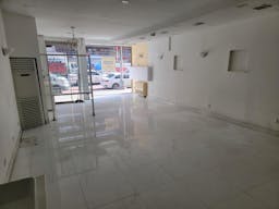 Prime location - Upper East St. Pop Up store Location ! - Image 11