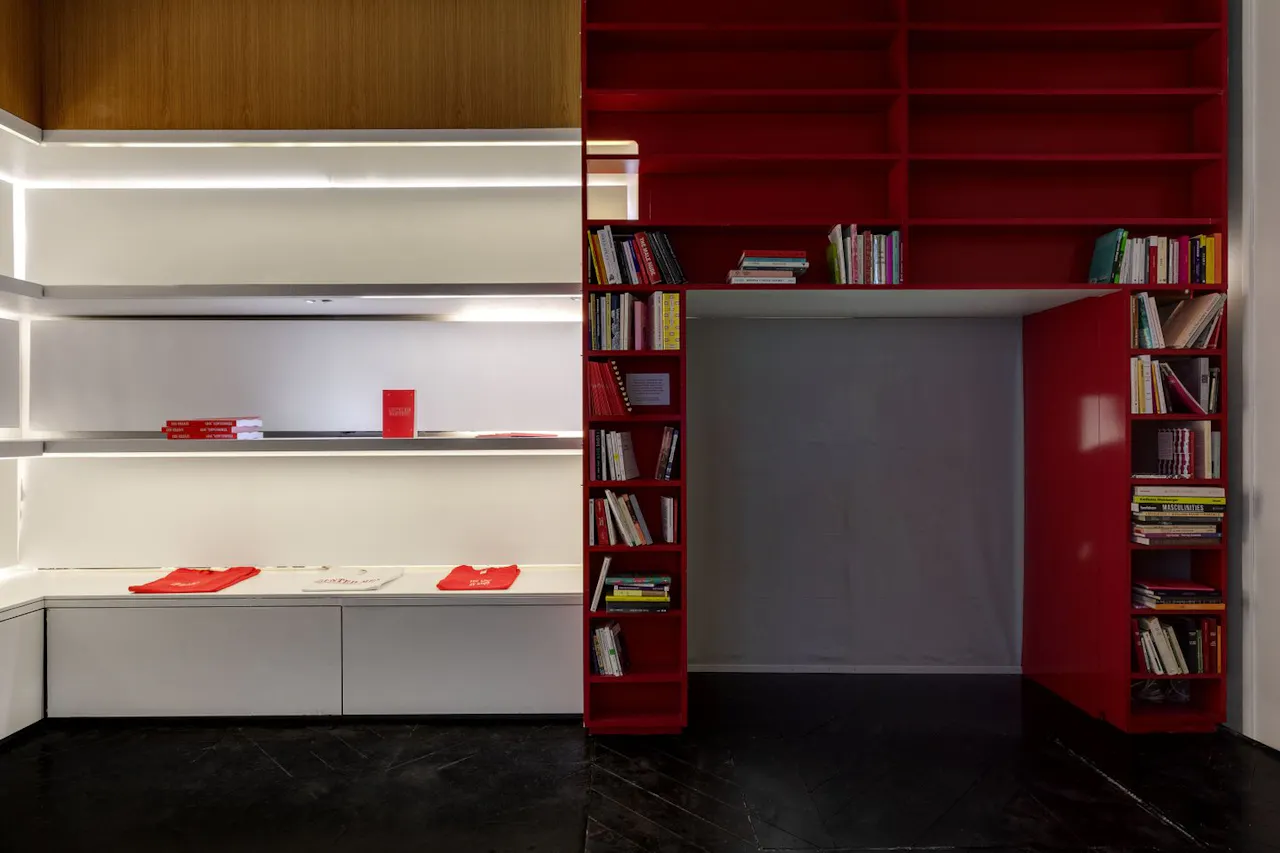 Atypical store in the heart of Saint-Germain des Pr�s - Image 1