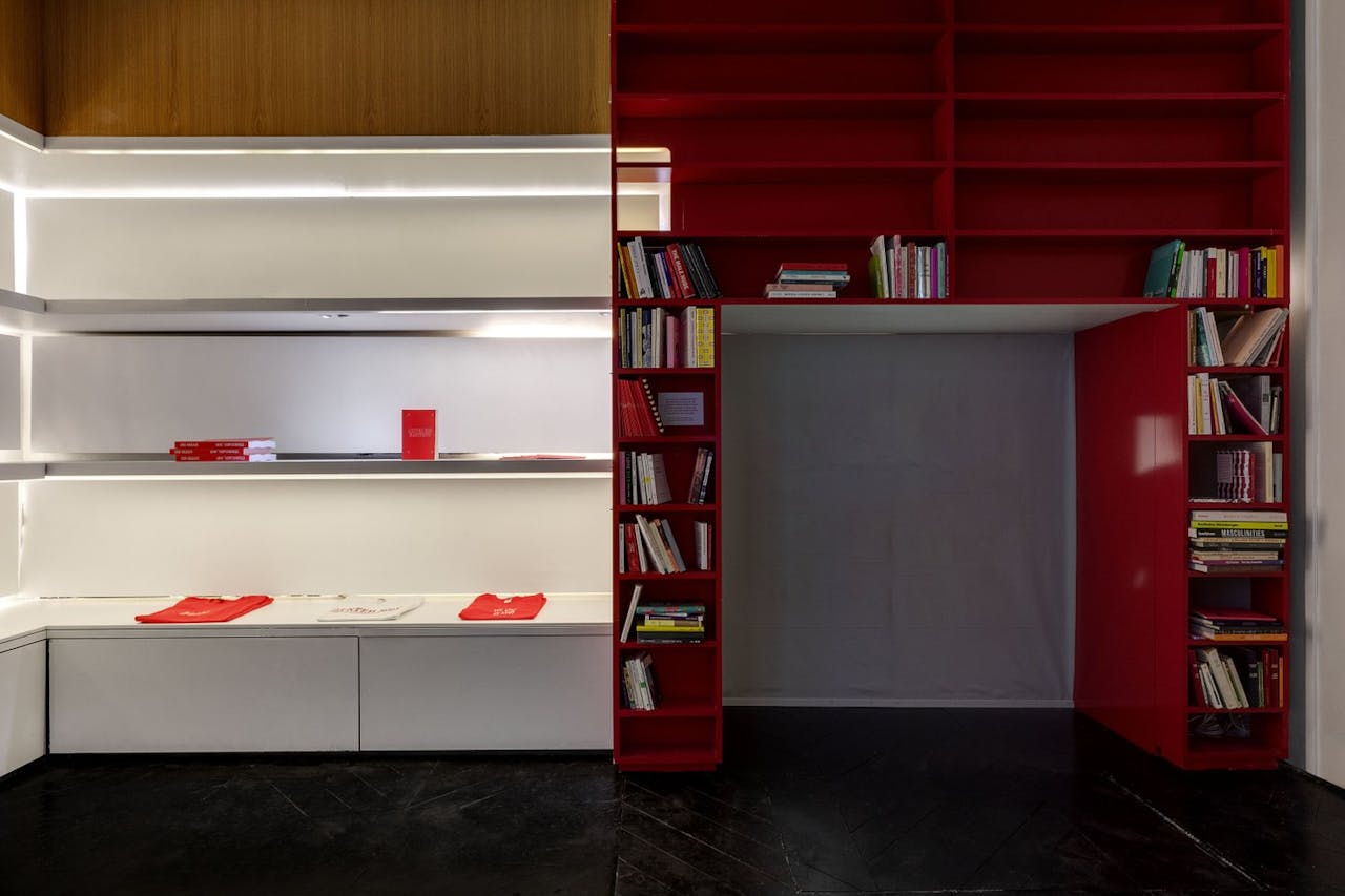 Atypical store in the heart of Saint-Germain des Pr�s - Image 1