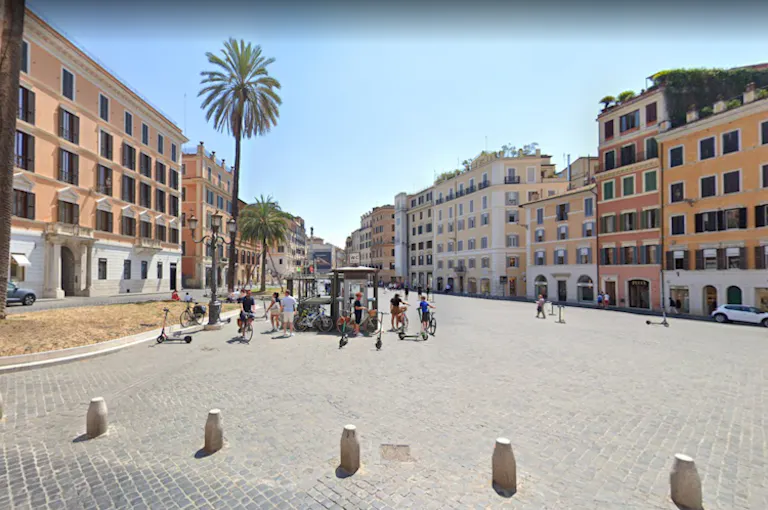 AAA-space on Piazza di Spagna - Image 2