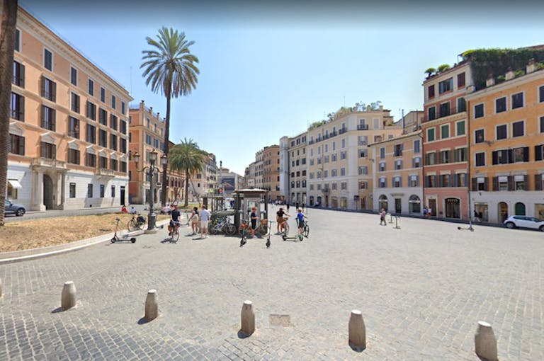 AAA-space on Piazza di Spagna - Image 2