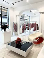 Galerie d'art / showroom / concept store / devanture Monument Historique - Image 8