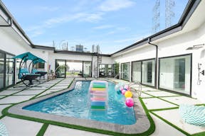 Super Mansion with Los Angeles 360 Views - Image 19