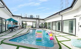 Super Mansion with Los Angeles 360 Views - Image 19