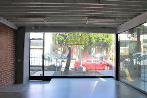 Classic Retail Space on Prime Melrose Avenue - Image 1
