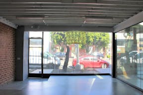 Classic Retail Space on Prime Melrose Avenue - Image 1
