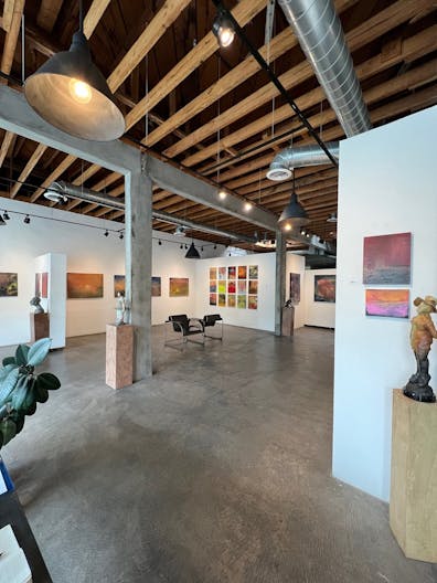 Spacious Industrial, vintage mid town gallery and studio with great natural lighting. - Image 3
