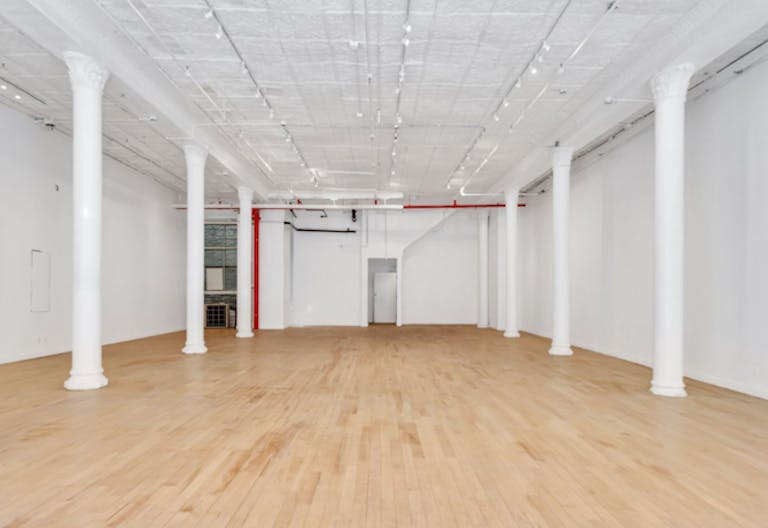 SoHo Showroom with Stunning Display Windows - Image 0