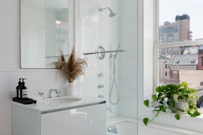 Sun-Drenched Soho Penthouse with Two Terraces - Image 14