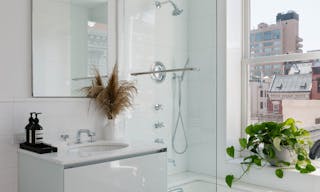 Sun-Drenched Soho Penthouse with Two Terraces - Image 14