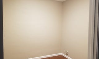 2nd floor front office 128sq.ft. over looking the square. - Image 1