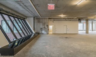 Amazing Showroom in Williamsburg - Image 8