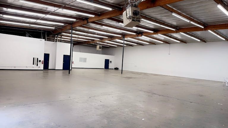 Large creative space near crypto arena - Image 0
