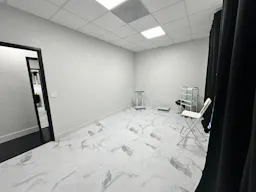 LARGE PRIVATE SALON STUDIO SPACE - Image 12