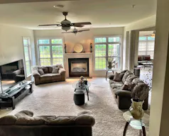 DMV?s Spacious Wooded Estate S - Image 9