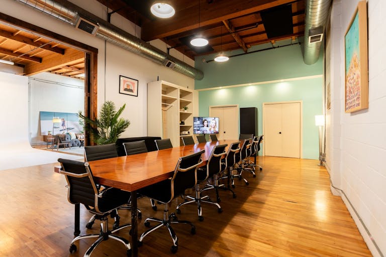 VIP Executive Meeting Room in Silver Lake - Image 0