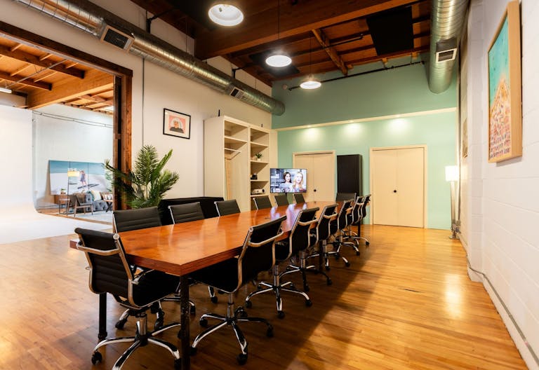 VIP Executive Meeting Room in Silver Lake - Image 0