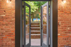 West Village Garden Oasis - Image 9