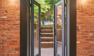 West Village Garden Oasis - Image 9