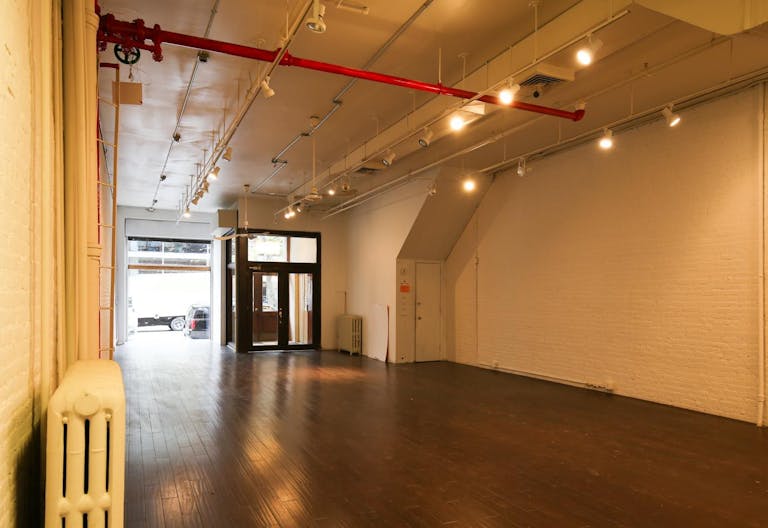 Classic Shop in West Soho - Image 3