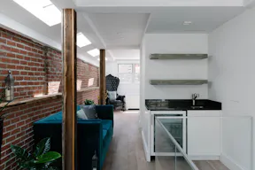Sun-Drenched Soho Penthouse with Two Terraces - Image 16