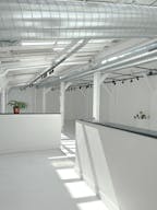 Showroom sous verrière de 200m2, dans le quartier vibrant du 11ème arrondissement. - Image 4