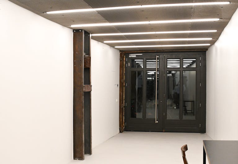 550 SqFt space on rue Saint-Martin (Haut Marais / Montorgueil / Beaubourg / Pompidou) - Image 4