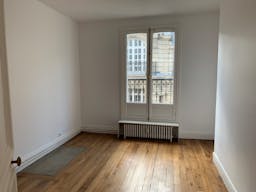 7th Arrondissement Showroom - Image 3