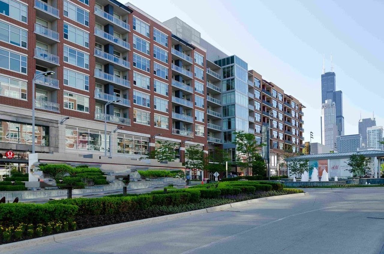 Retail Space in South Loop - Image 2