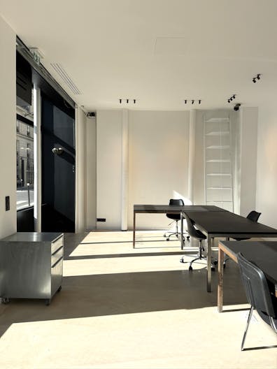 Espace Créatif Atelier-Galerie - Pop-up Lumineux avec Vitrine - Image 2