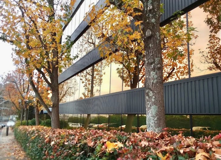 Luxury Office Space On Top Floor ! - Image 4