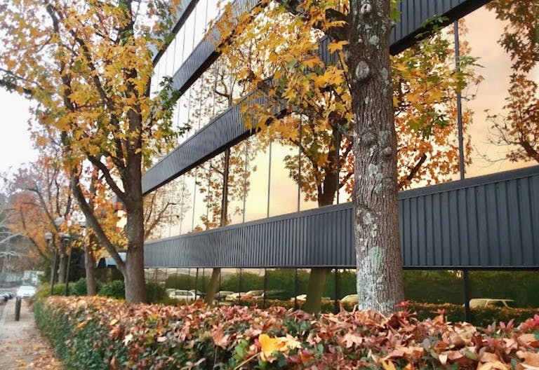 Luxury Office Space On Top Floor ! - Image 4