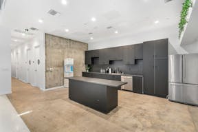 PRE-LIT (RGB) WHITE CYC STUDIO | PRIVATE HAIR, MAKEUP AND VANITY SPACE - Image 5