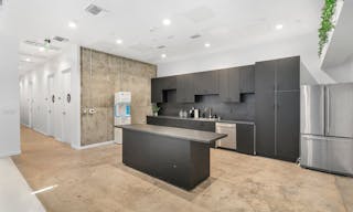 PRE-LIT (RGB) WHITE CYC STUDIO | PRIVATE HAIR, MAKEUP AND VANITY SPACE - Image 5