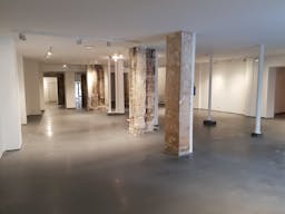 Creative Le Marais Retail Space - Image 10
