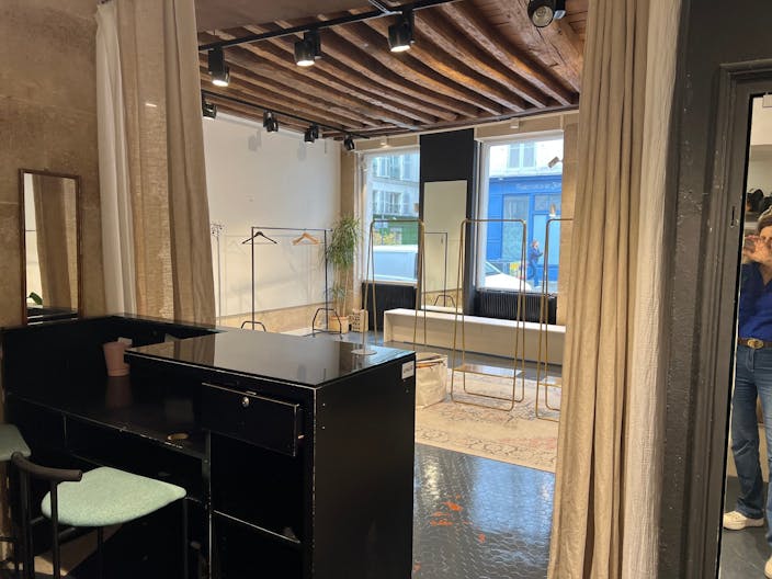 Boutique dans le Marais, � deux pas des quais de Seine, Ile Saint Louis - Image 3