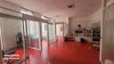 salle de conferance et bureaux ouverts