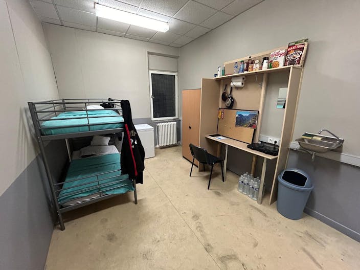 D�cor/Lieu de tournage: Centre p�nitentiaire / Prison - Image 4