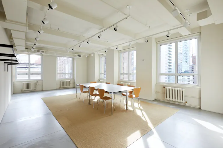 Modern Showroom directly opposite the Empire State Building - Image 4
